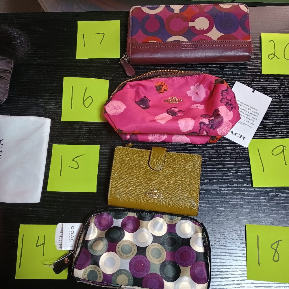 1 Coach Wallet As Described In The Show - Picture 3 of 4